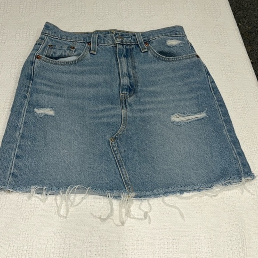 Levi’s skirt women’s Jean‎ skirt distressed size 26/2